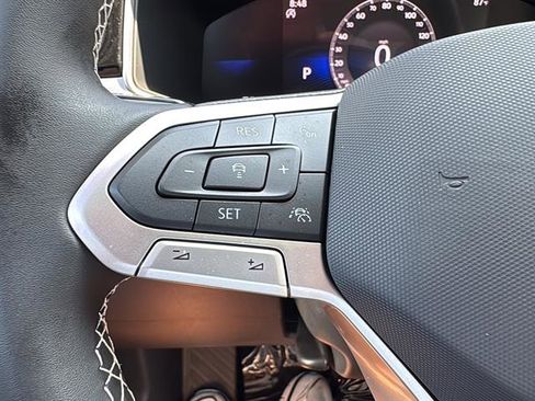 New 2025 Volkswagen Taos SE image 17