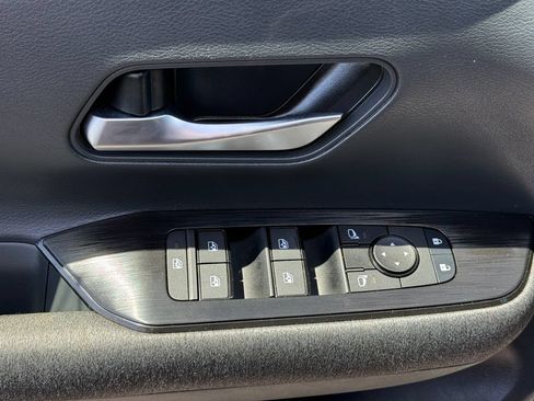 Used 2026 Nissan Kicks SV FWD image 9
