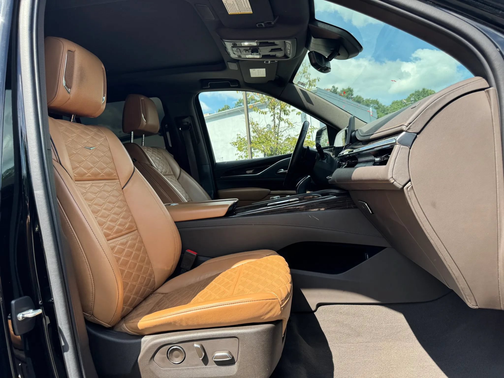Used 2021 Cadillac Escalade Sport w/ Driver Assist Tech Package AWD/4WD image 22