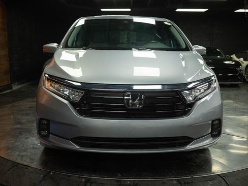 Used 2024 Honda Odyssey EX-L image 3