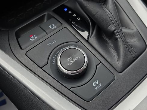 Used 2024 Toyota RAV4 LE image 23