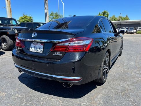 Used 2016 Honda Accord Touring image 3