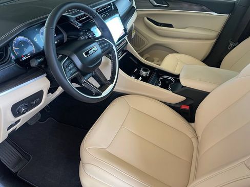 New 2026 Jeep Grand Cherokee L Limited w/ Limited Altitude Package AWD/4WD image 5