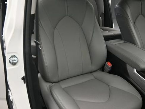 Used 2023 Toyota Highlander Limited FWD image 18