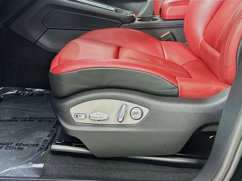 Certified 2026 Porsche Macan AWD/4WD image 22
