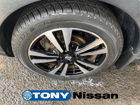 Used 2018 Nissan Kicks SV FWD image 9