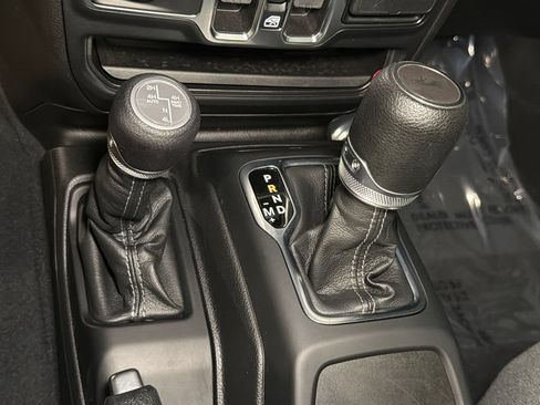 Used 2024 Jeep Wrangler Unlimited w/ Convenience Group AWD/4WD image 27