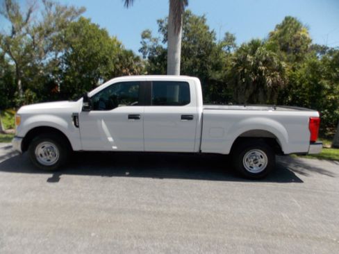 Used 2017 Ford F250 XL w/ Power Equipment Group RWD image 4