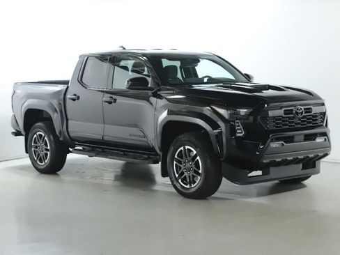 Used 2025 Toyota Tacoma TRD Sport AWD/4WD image 9