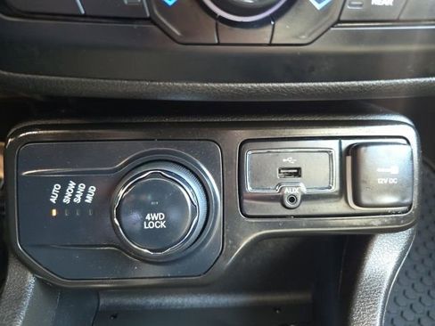 Used 2023 Jeep Renegade Latitude w/ Premium Group AWD/4WD image 24