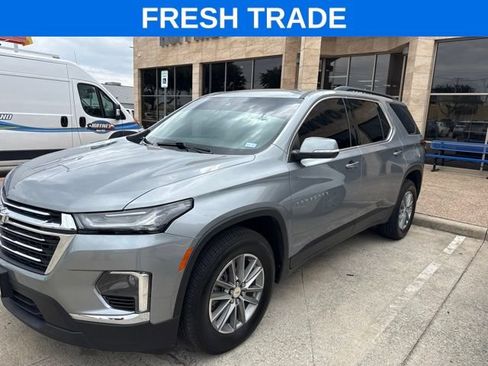 Used 2023 Chevrolet Traverse LT FWD image 1