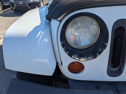 Used 2013 Jeep Wrangler Sahara w/ Connectivity Group image 10