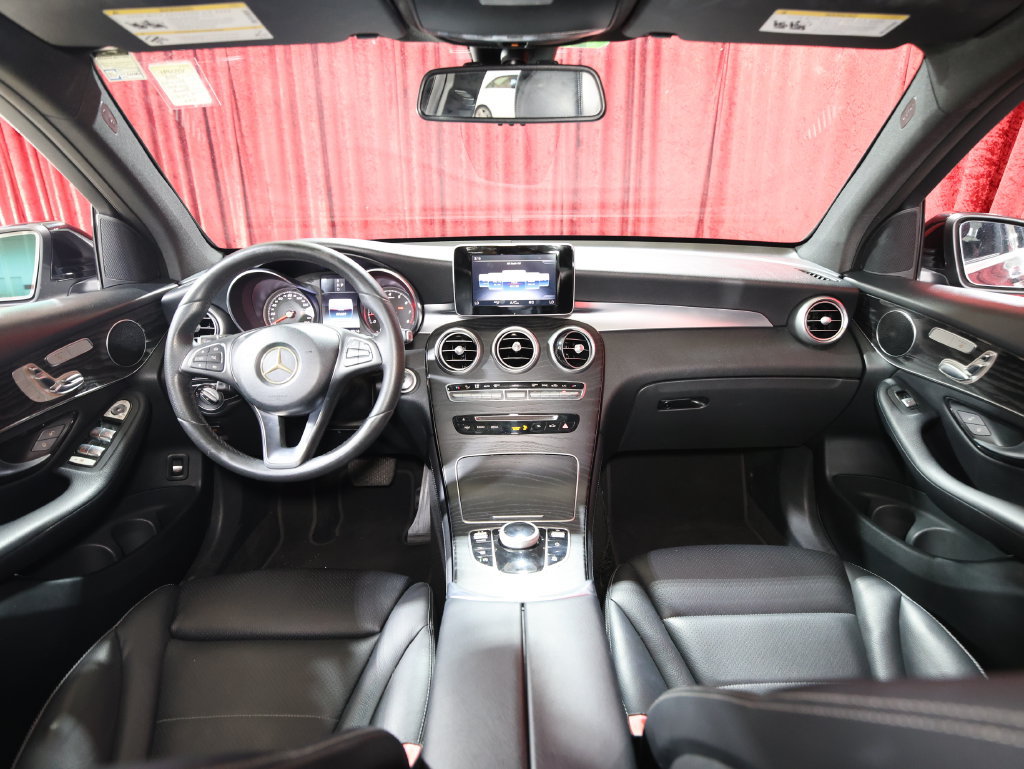 Used 2018 Mercedes-Benz GLC 300 w/ Premium Package image 15