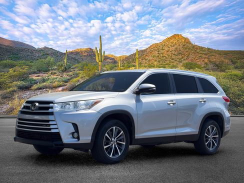 Used 2019 Toyota Highlander XLE FWD image 6