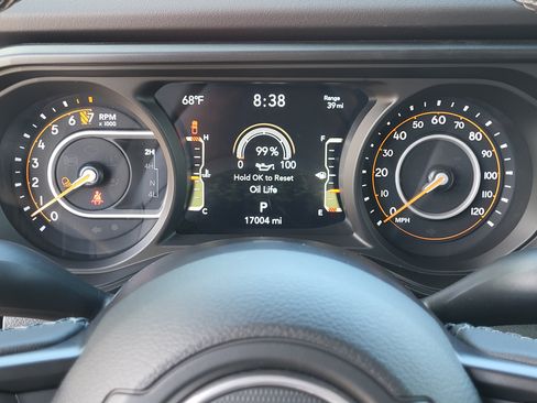 Used 2025 Jeep Gladiator Mojave w/ Convenience Group AWD/4WD image 12