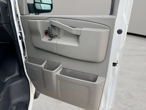 Used 2016 Chevrolet Express 2500 RWD image 25