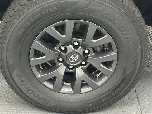 Certified 2023 Toyota Tacoma SR5 AWD/4WD image 19