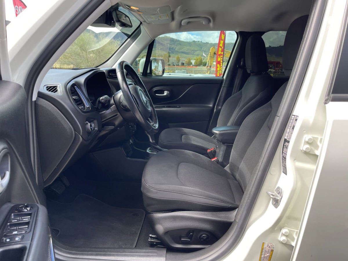 Used 2019 Jeep Renegade Altitude w/ Quick Order Package 2XM FWD image 13