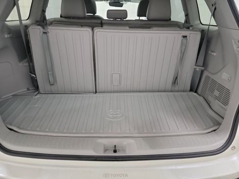 Used 2019 Toyota Highlander XLE image 26