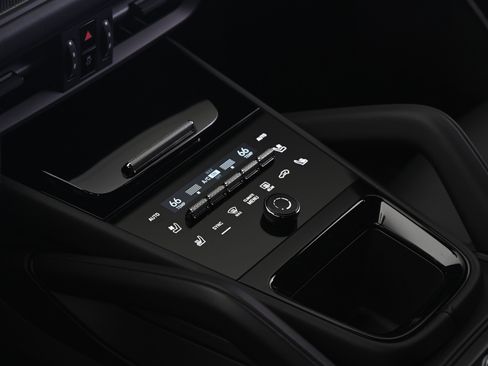 Certified 2024 Porsche Cayenne Turbo GT AWD/4WD image 33