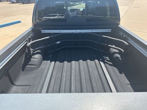 Used 2021 Nissan Frontier SV image 13