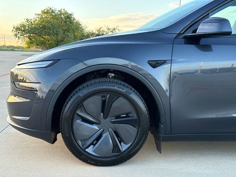 Used 2026 Tesla Model Y 2WD image 5