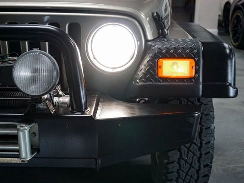 Used 2006 Jeep Wrangler Unlimited Rubicon w/ Security Group AWD/4WD image 57