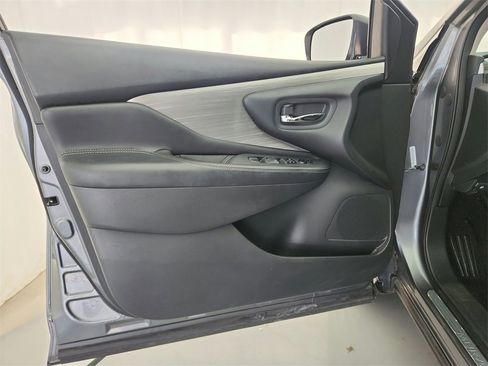 Used 2016 Nissan Murano SV w/ Premium Package image 19