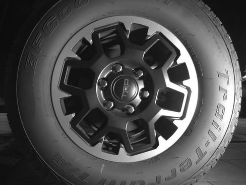 Used 2025 Toyota Tacoma TRD Off-Road w/ TRD Off Road Upgrade Package AWD/4WD image 27