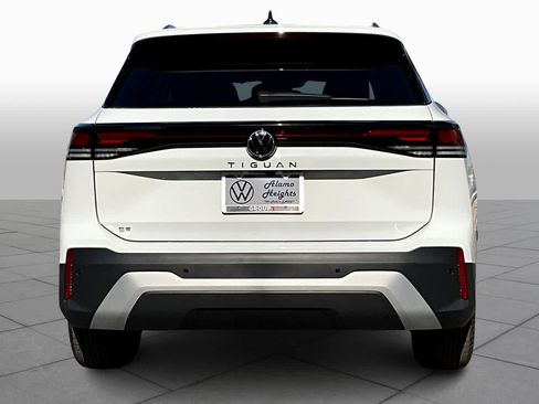 New 2026 Volkswagen Tiguan SE image 4