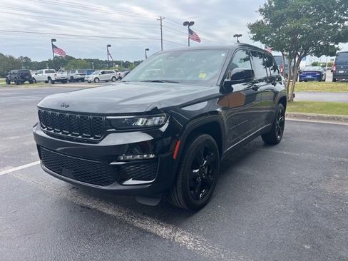 Used 2024 Jeep Grand Cherokee Limited w/ Black Appearance Package RWD image 4