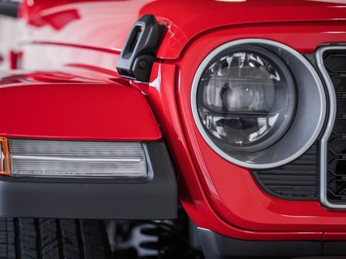 New 2026 Jeep Wrangler Unlimited Sahara AWD/4WD image 11