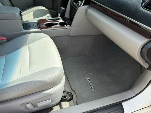 Used 2012 Toyota Camry XLE w/ Leather Pkg image 20