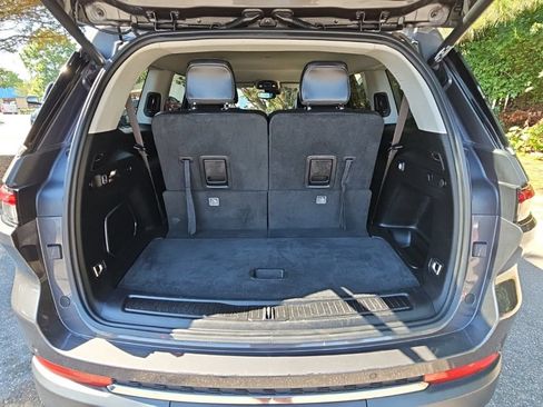 Used 2022 Jeep Grand Cherokee L Limited RWD image 32