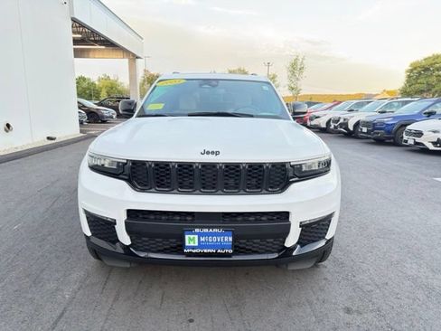 Used 2023 Jeep Grand Cherokee L Limited w/ Black Appearance Package AWD/4WD image 3