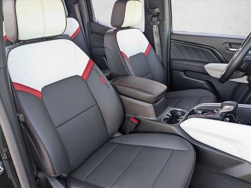 Certified 2024 GMC Canyon AT4X image 22