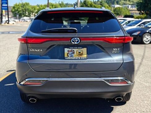 Used 2021 Toyota Venza XLE image 6