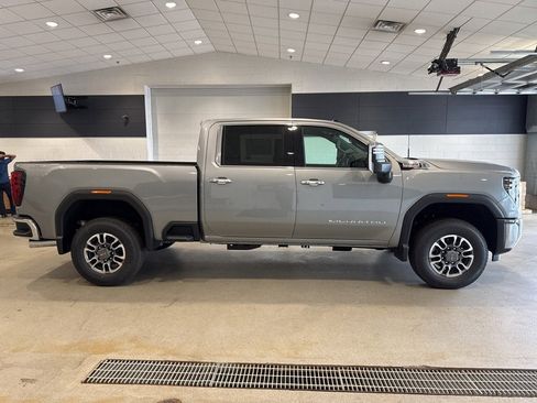 New 2025 GMC Sierra 2500 SLT image 5