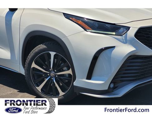 Used 2022 Toyota Highlander XSE AWD/4WD image 6