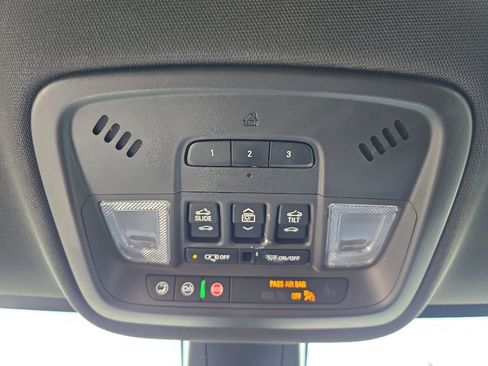 Certified 2023 Chevrolet Traverse High Country w/ LPO, Floor Liner Package AWD/4WD image 19