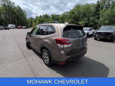 Used 2023 Subaru Forester Premium AWD/4WD image 3