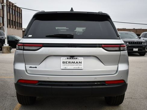 New 2025 Jeep Grand Cherokee Limited w/ Trailer Tow Package AWD/4WD image 5