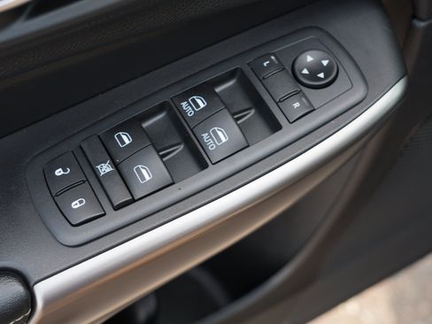 Used 2020 Jeep Cherokee Limited AWD/4WD image 16