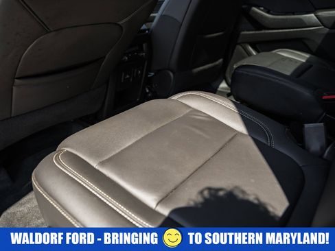 Used 2023 Chevrolet Traverse LT w/ LT Premium Package AWD/4WD image 40