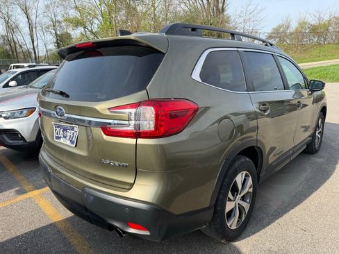 Used 2025 Subaru Ascent Premium AWD/4WD image 2