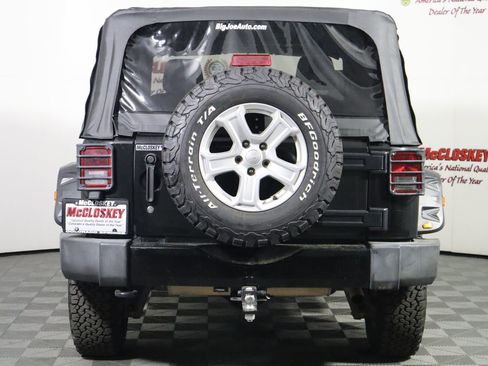 Used 2017 Jeep Wrangler Sahara w/ Connectivity Group image 9