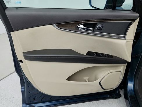 Used 2016 Lincoln MKX Reserve w/ Technology Package image 11