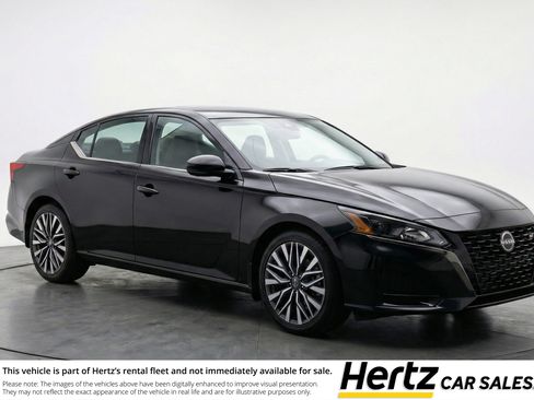 Used 2025 Nissan Altima 2.5 SV image 1