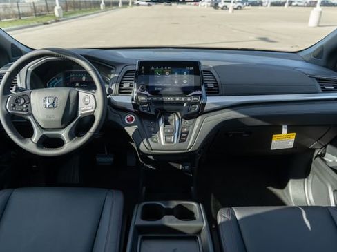 Used 2023 Honda Odyssey Sport image 17
