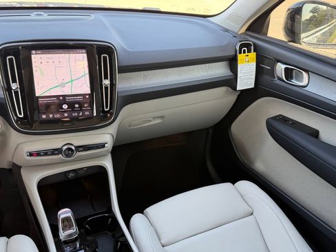 New 2026 Volvo XC40 B5 Ultra w/ Protection Package Premier AWD/4WD image 10